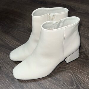 Women’s heeled booties